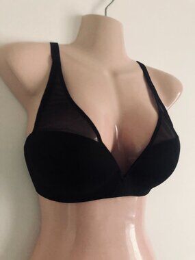 NWOT Uniqlo Wireless Mesh Bra 3D Hold Black Size 38/40 AA A #464330 New